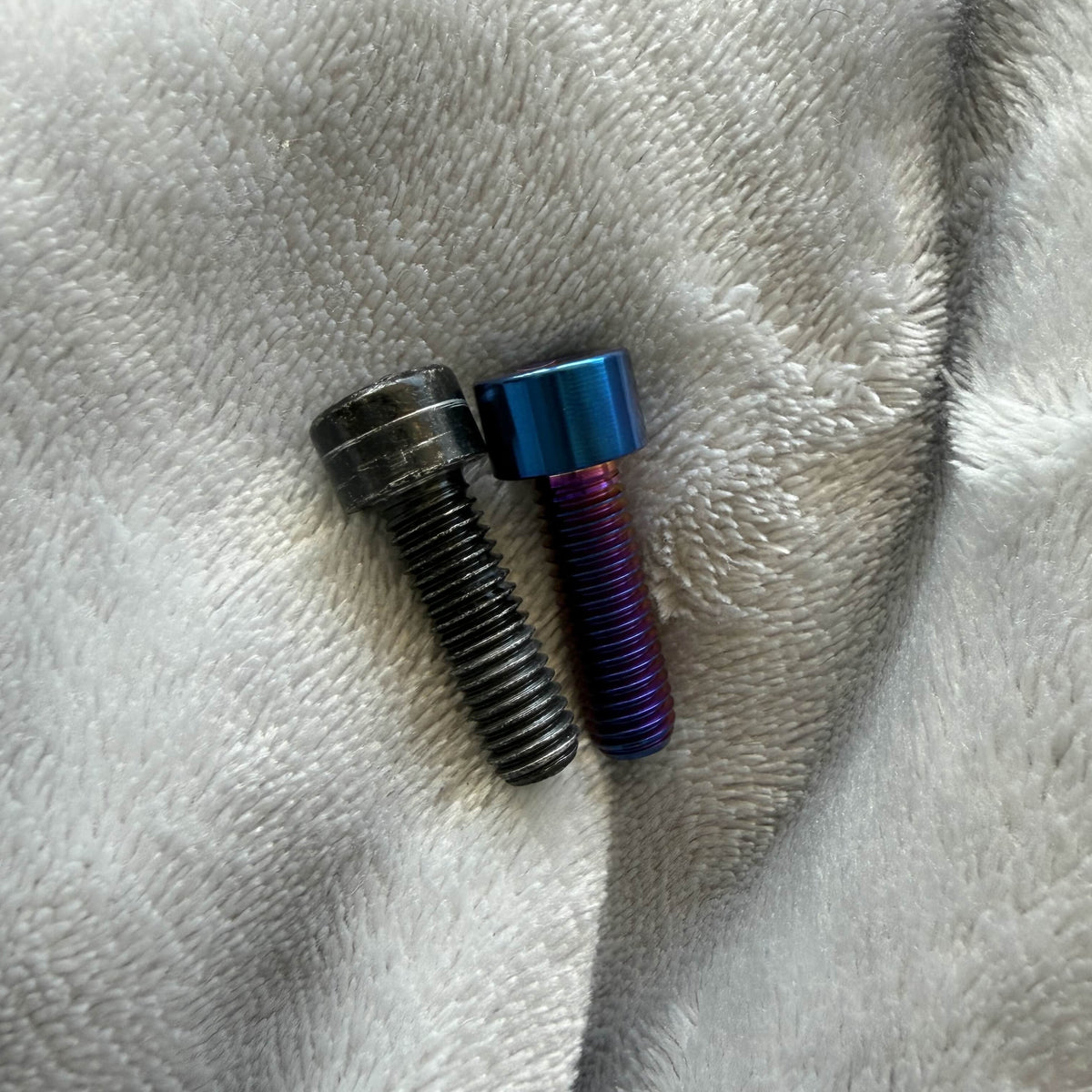 Tuttio Titanium Direct Mount Bolts